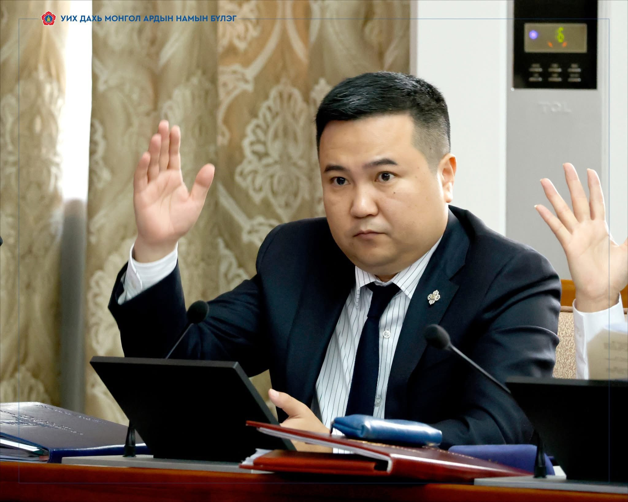 ҮНДЭСНИЙ ИХ БАЯР НААДМЫН ТУХАЙ ХУУЛЬД НЭМЭЛТ, ӨӨРЧЛӨЛТ ОРУУЛАХАД ОЛОН НИЙТЭЭС САНАЛ АВНА